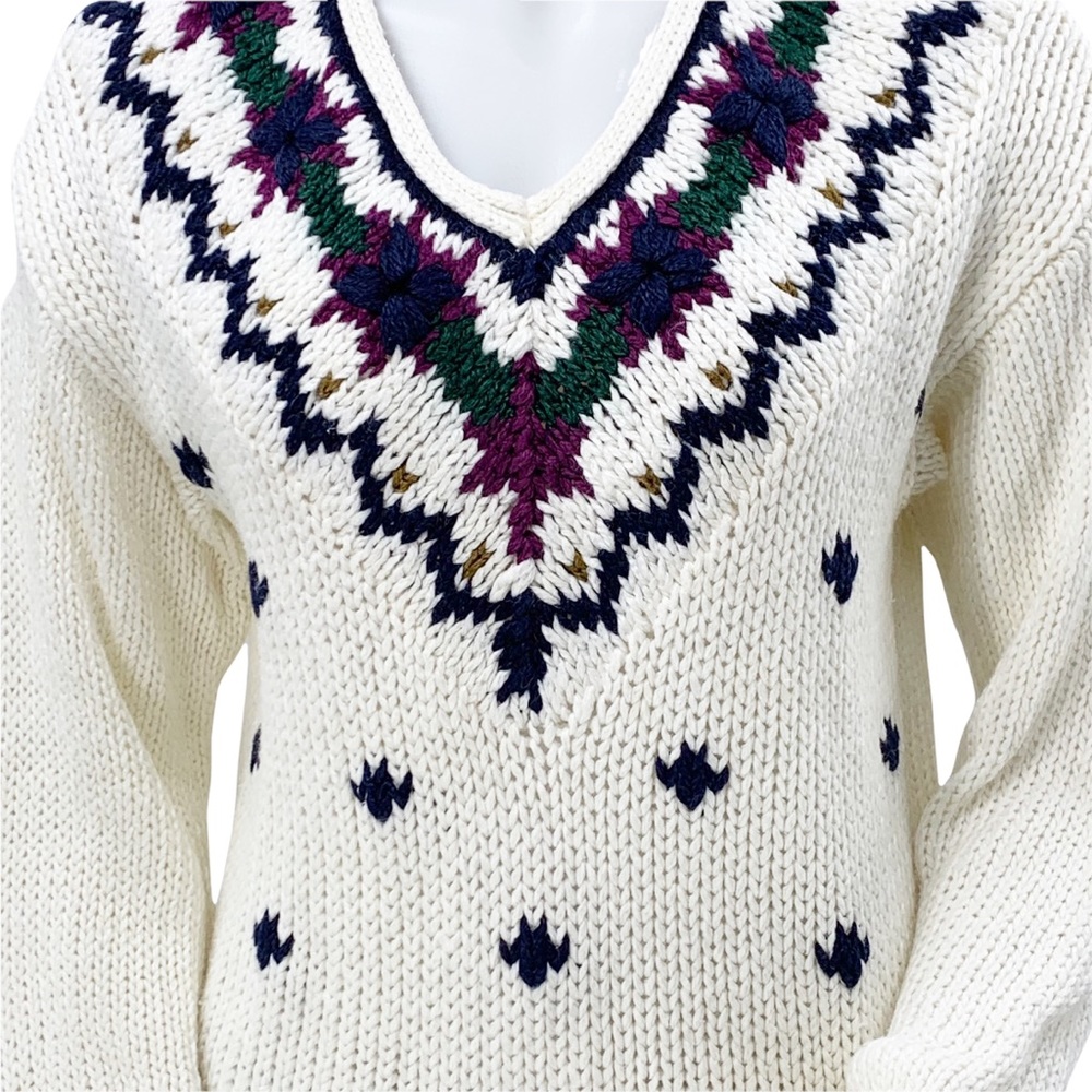 Vintage V-Neck Sweater Creamy White with Floral Detail Knitted by Hand,Currants - Picture 7 of 16